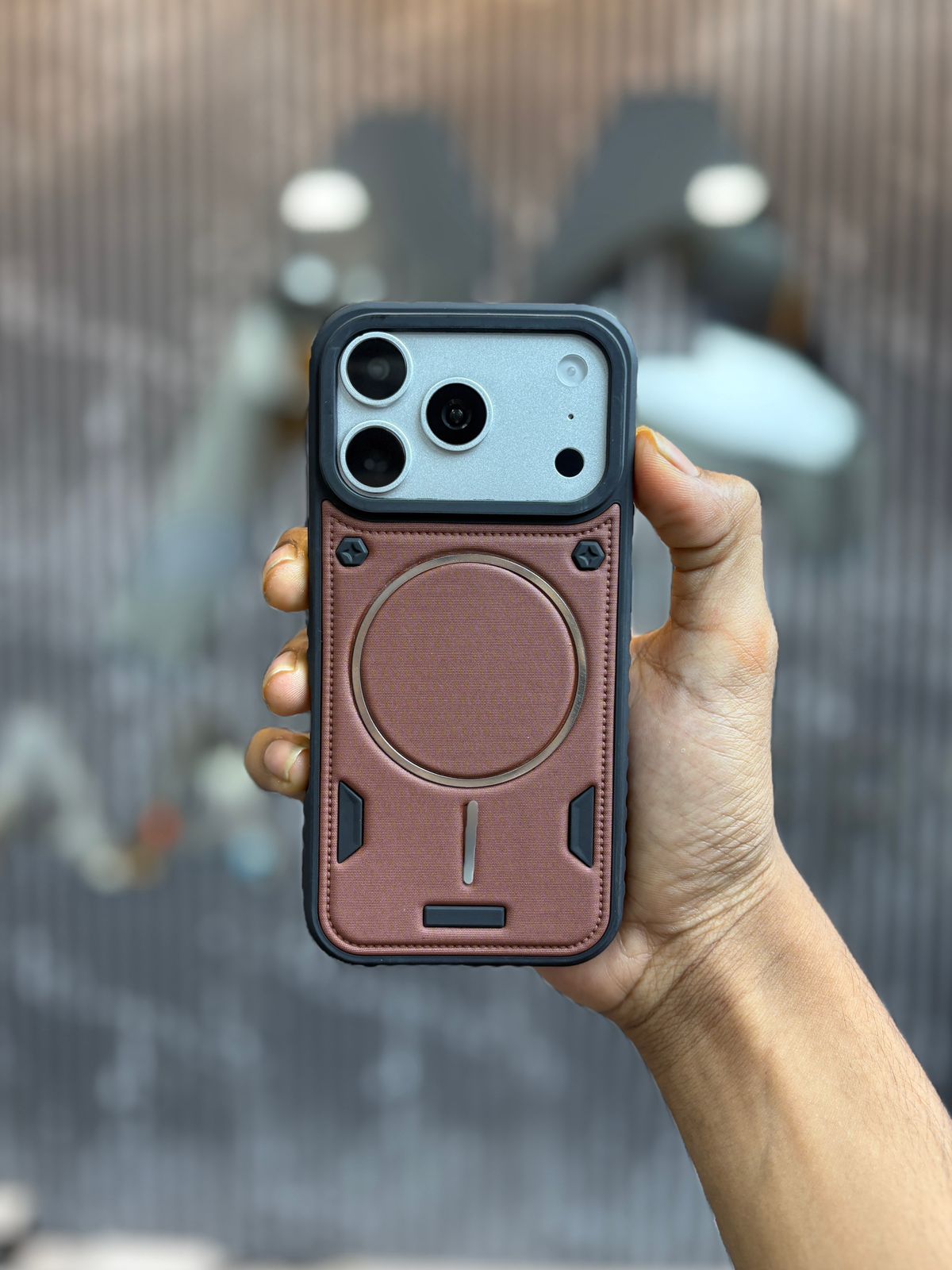 Defender Leather Magsafe working
